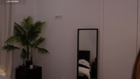 Snapshot of lilly_colins chatting on January 16, 2025, 9:19 pm Lilly Colins online show from January 16, 2025, 9:19 pm