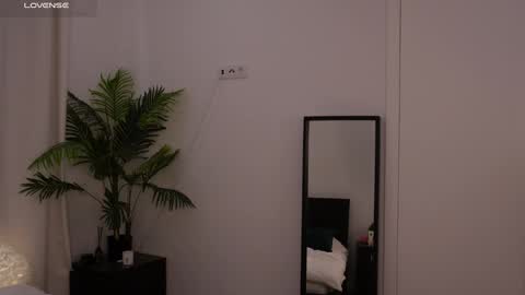 Snapshot of lilly_colins chatting on January 19, 2025, 9:34 pm Lilly Colins online show from January 19, 2025, 9:34 pm