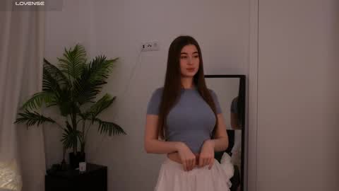 Snapshot of lilly_colins chatting on January 20, 2025, 2:57 pm Lilly Colins online show from January 20, 2025, 2:57 pm