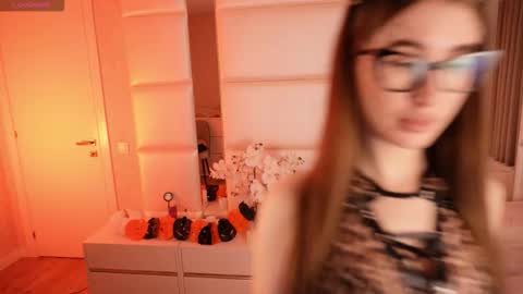 Snapshot of lilly_colins chatting on October 31, 2025, 2:40 pm Lilly Colins online show from October 31, 2025, 2:40 pm