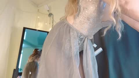 Snapshot of lilly_cooperr534616 chatting on February 1, 2025, 9:11 am Lilly online show from February 1, 2025, 9:11 am