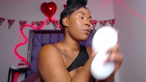 Queen Qos.  online show from September 16, 2025, 9:49 pm