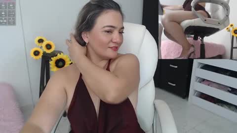 Snapshot of lilly_milf chatting on December 5, 2024, 1:14 am Lilly online show from December 5, 2024, 1:14 am