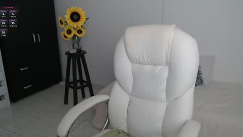 Snapshot of lilly_milf chatting on March 7, 2025, 6:54 pm Lilly online show from March 7, 2025, 6:54 pm