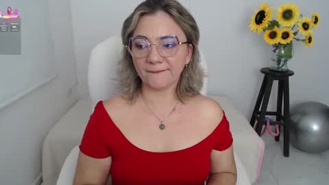 Snapshot of lilly_milf chatting on September 13, 2025, 1:44 pm Lilly online show from September 13, 2025, 1:44 pm