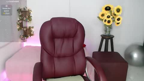 Snapshot of lilly_milf chatting on March 1, 2026, 1:02 pm Lilly online show from March 1, 2026, 1:02 pm