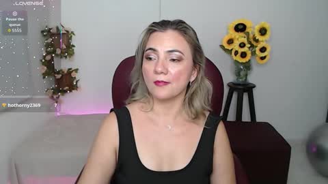 Snapshot of lilly_milf chatting on March 5, 2026, 4:03 pm Lilly online show from March 5, 2026, 4:03 pm