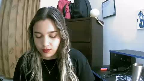 Snapshot of lilly_ocean22 chatting on April 14, 2026, 8:09 am Sey - Lilly online show from April 14, 2026, 8:09 am