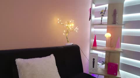 lilly_sweet02 online show from August 9, 2026, 9:09 pm