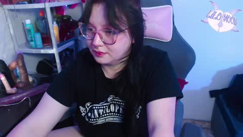 Snapshot of lilomoon69 chatting on January 25, 2025, 4:34 am Lilo online show from January 25, 2025, 4:34 am