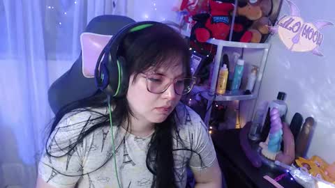 Snapshot of lilomoon69 chatting on March 2, 2025, 6:37 am Lilo online show from March 2, 2025, 6:37 am