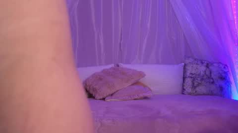 Lilou online show from March 28, 2026, 8:52 pm