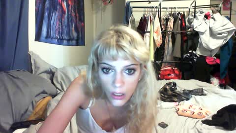 Little Violet online show from September 13, 2025, 11:48 pm