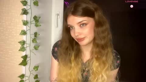 Snapshot of lily__moon_ chatting on April 25, 2026, 5:32 pm Lily online show from April 25, 2026, 5:32 pm