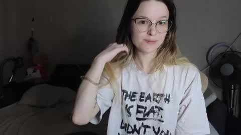 Snapshot of lily_and_jake chatting on November 21, 2025, 7:07 am lily_and_jake online show from November 21, 2025, 7:07 am