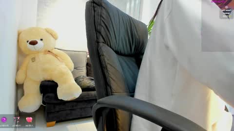 lily_cash1 online show from April 4, 2026, 11:40 am