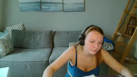 Snapshot of lily_dollyx chatting on November 11, 2025, 10:04 am Lily dollyx online show from November 11, 2025, 10:04 am