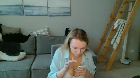 Lily dollyx online show from November 28, 2025, 11:02 am