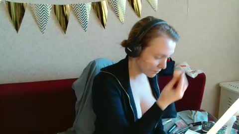 Lily dollyx online show from February 14, 2026, 12:02 pm