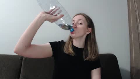 Snapshot of lily_love_x chatting on July 20, 2026, 2:15 am lily_love_x online show from July 20, 2026, 2:15 am