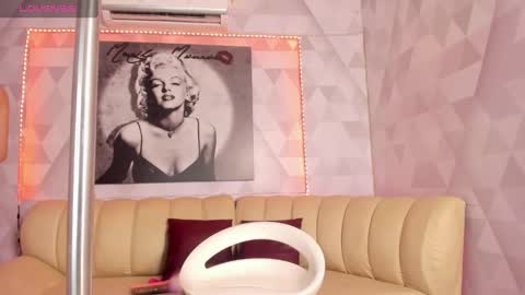 Snapshot of lily_lv chatting on December 21, 2024, 1:10 pm Lily online show from December 21, 2024, 1:10 pm