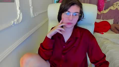 Lily online show from April 19, 2026, 6:02 am