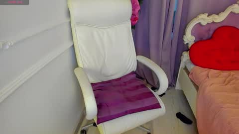 Snapshot of lily_merlin chatting on August 1, 2026, 2:00 am Lily online show from August 1, 2026, 2:00 am