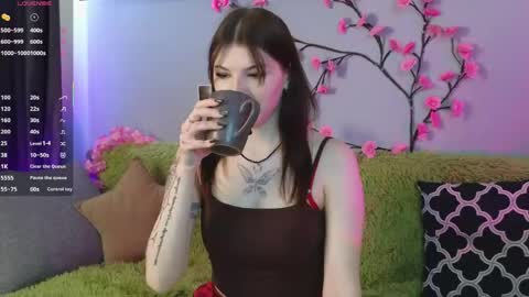 Snapshot of lily_qute chatting on May 19, 2026, 7:47 am Lily online show from May 19, 2026, 7:47 am
