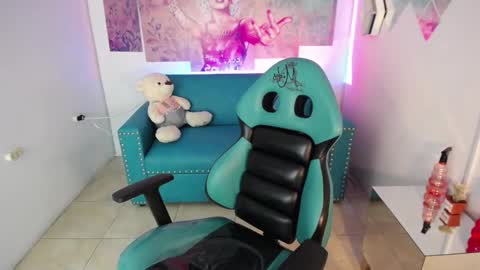 Lily online show from September 17, 2025, 1:40 am