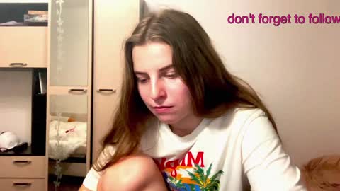 Snapshot of lily_smily chatting on December 14, 2024, 1:49 pm Lily online show from December 14, 2024, 1:49 pm