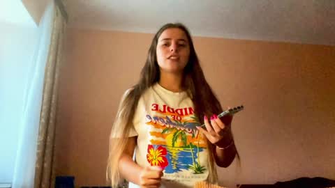 Snapshot of lily_smily chatting on February 8, 2025, 1:01 pm Lily online show from February 8, 2025, 1:01 pm