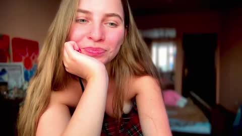 Snapshot of lily_smily chatting on February 26, 2025, 1:52 pm Lily online show from February 26, 2025, 1:52 pm