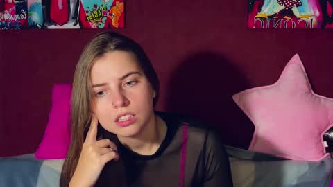 Snapshot of lily_smily chatting on September 18, 2025, 2:08 pm Lily online show from September 18, 2025, 2:08 pm