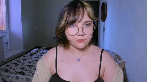 Snapshot of lily_violettt chatting on April 1, 2026, 1:41 pm Lily online show from April 1, 2026, 1:41 pm