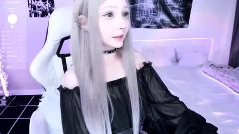 Snapshot of lily_weep chatting on October 4, 2025, 5:05 am Lily online show from October 4, 2025, 5:05 am