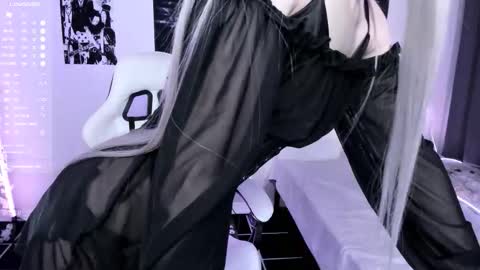 Snapshot of lily_weep chatting on October 30, 2025, 1:29 am Lily online show from October 30, 2025, 1:29 am