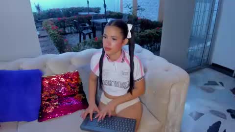 Snapshot of lilyangell chatting on June 13, 2026, 12:14 pm Lili online show from June 13, 2026, 12:14 pm