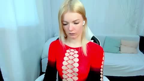 lilydavisss online show from April 12, 2026, 3:55 am