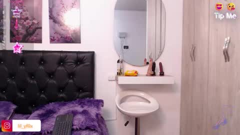 lilyfox23 online show from November 12, 2025, 1:17 am