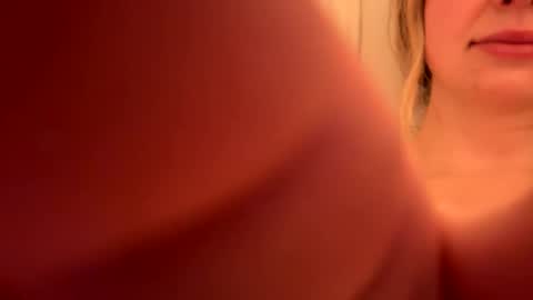 LilyMae online show from December 18, 2024, 2:53 am