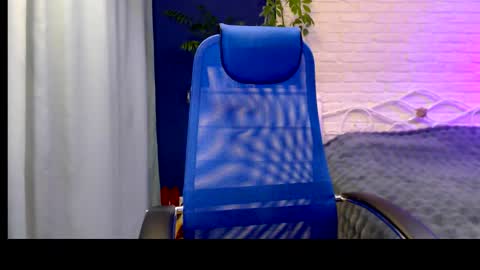 Snapshot of lilymellow chatting on November 11, 2025, 7:52 am Lily online show from November 11, 2025, 7:52 am