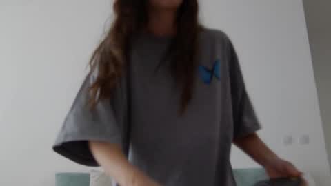 Lily online show from October 17, 2025, 8:39 am