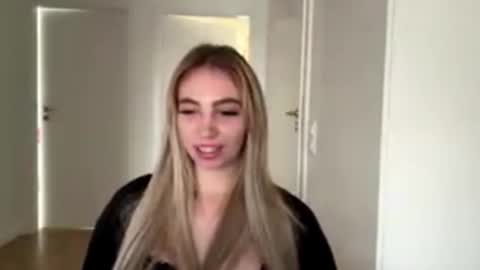 Lily online show from June 10, 2026, 5:01 pm