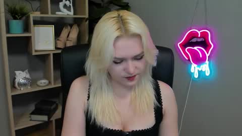Lily online show from March 29, 2026, 1:22 pm