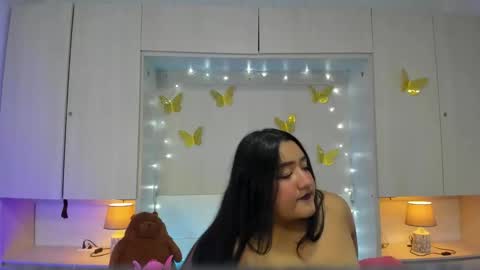 lilywhitee1 online show from December 3, 2025, 4:09 am