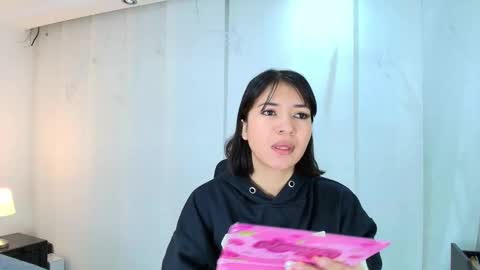  Lina Bedoya  online show from October 10, 2025, 11:31 am