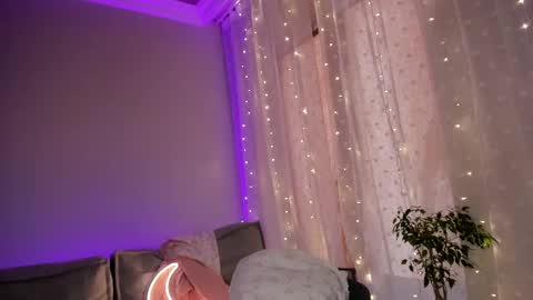 Snapshot of lina_stones chatting on February 24, 2025, 7:00 am Sophia online show from February 24, 2025, 7:00 am