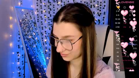 Lina online show from April 9, 2026, 6:19 am