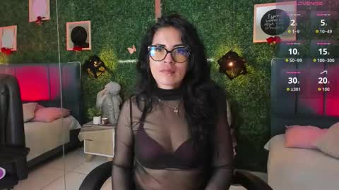 Lina  online show from November 17, 2025, 12:55 pm