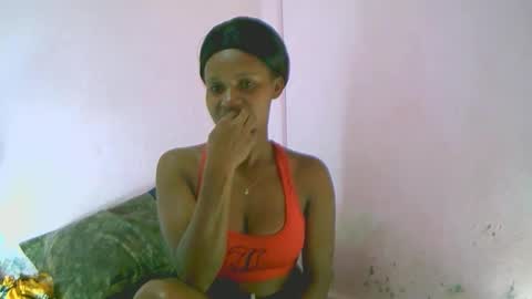 linah1123 online show from April 5, 2026, 9:23 pm